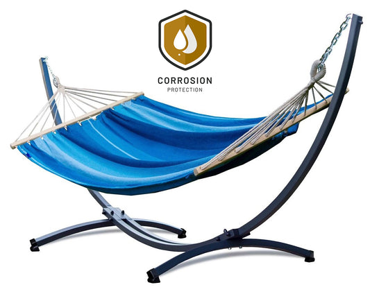 "Twee persoons hangmatset met verzinkt frame en blauwe spreidstok hangmat, duurzaam en comfortabel."