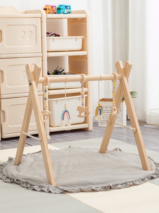 Houten babygym met 6 speeltjes, prachtig design voor uren speelplezier.