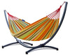 Robuuste hangmat met verzinkt metalen frame en oranje kleurige hangmat voor ultieme ontspanning.