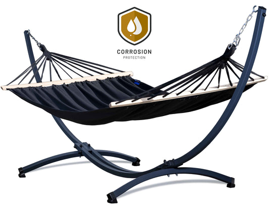 Robuuste hangmat met verzinkt metalen frame en zwart kleurige spreidstok hangmat voor ultieme ontspanning.