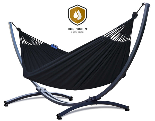 Robuuste hangmat met verzinkt metalen frame en caramel kleurige spreidstok hangmat voor ultieme ontspanning.