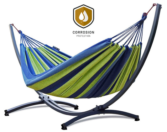 "Robuuste hangmat met verzinkt metalen frame en Singa groen/blauwe hangmat voor ultieme ontspanning."