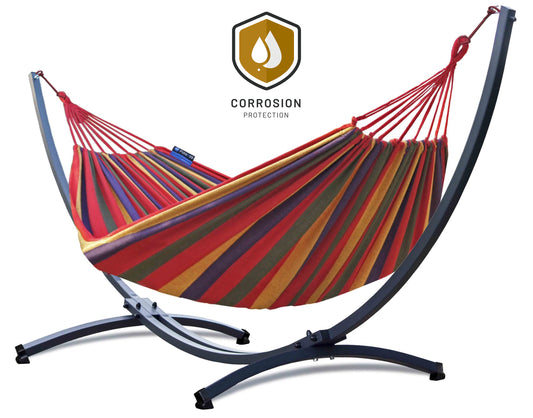 Robuuste hangmat met verzinkt metalen frame en rood kleurige spreidstok hangmat voor ultieme ontspanning.