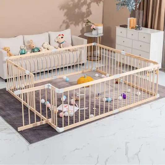 Grondbox baby, speelbox, kinderbox gevuld met ballen.