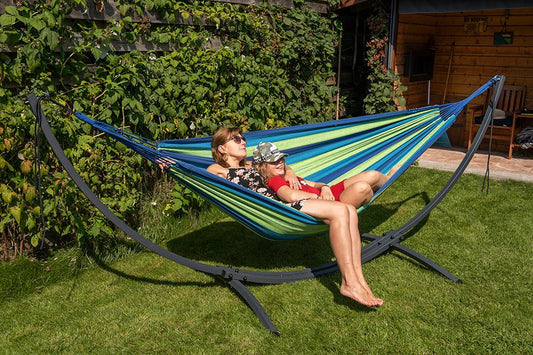 Hangmat 2 persoons met standaard, hangmatsets: een groene hangmat en een 2 persoons frame, ideaal voor ontspannen.