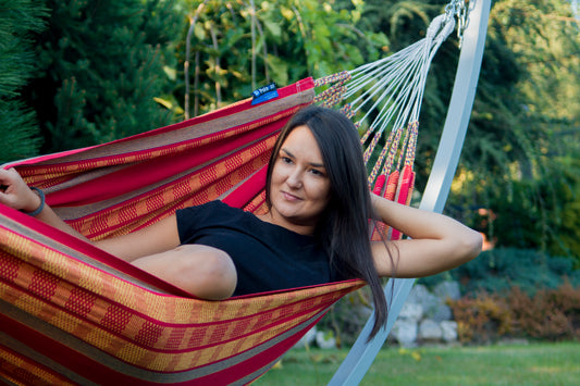 "Luxe 2-persoons hangmat Pereira 320*160 in Rood, voor ultieme ontspanning."