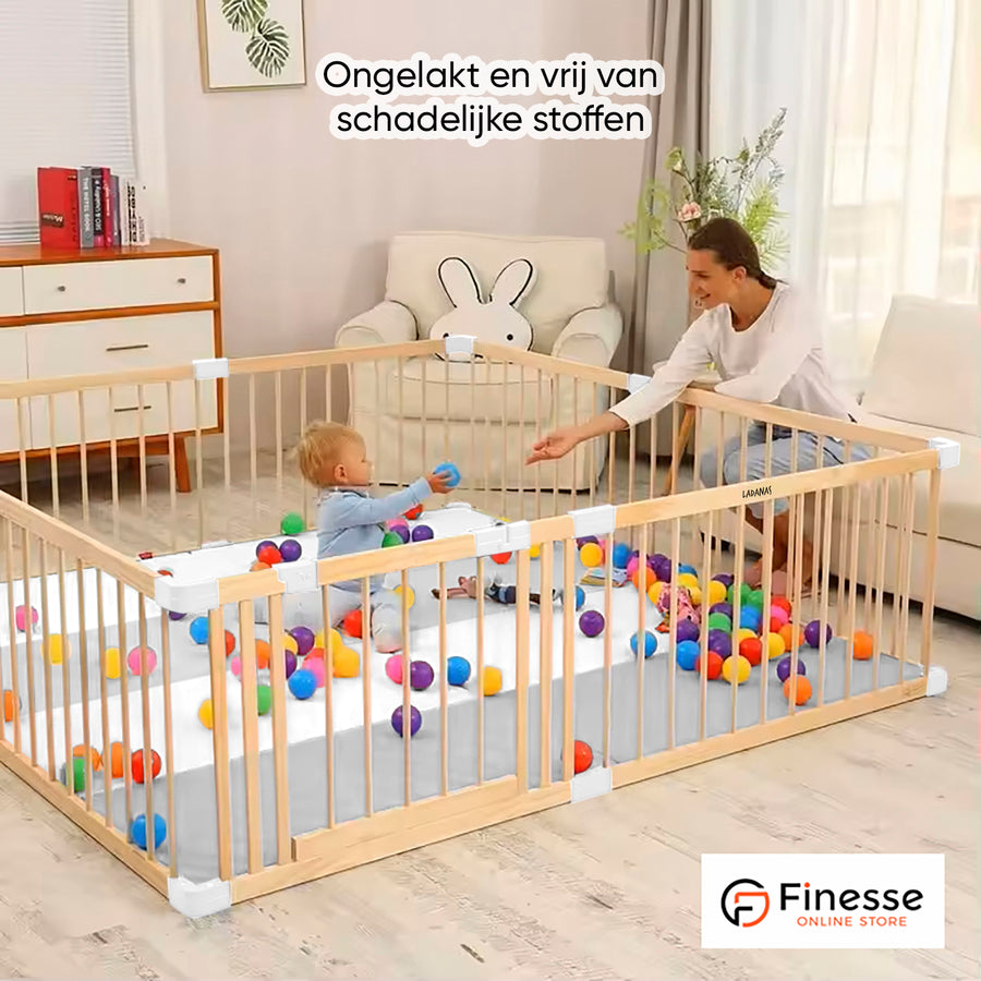 compacte houten babybox met speelmat
