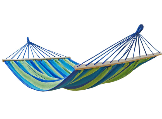 "Groen/blauw gestreepte 2-persoons hangmat met spreidstok, Acadia-stijl, voor ultiem comfort en ontspanning."