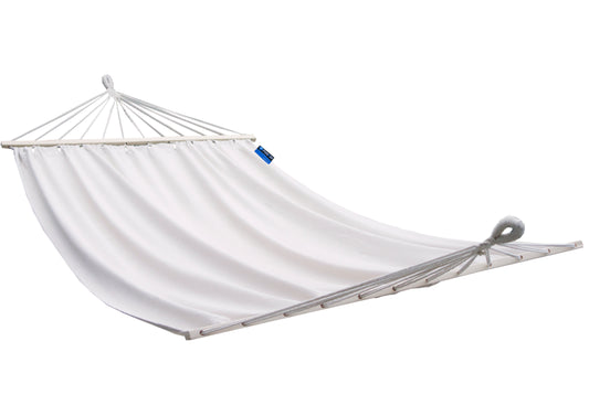 "Luxe 2-persoons hangmat in crème met spreidstok voor optimaal comfort."