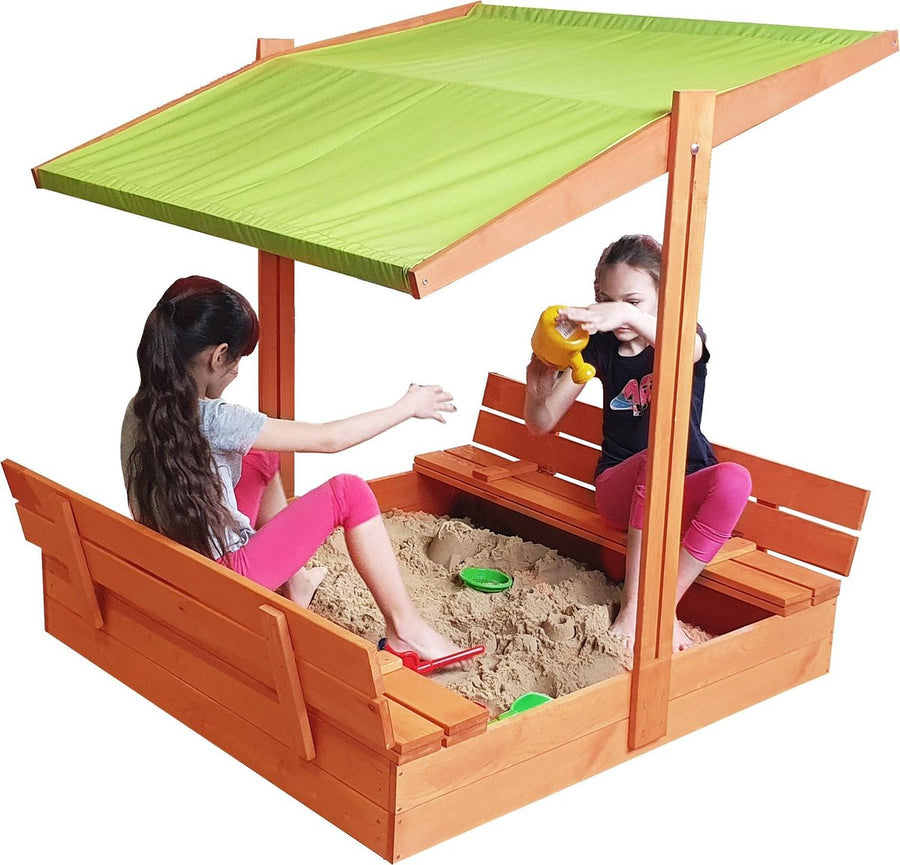 "Geïmpregneerde zandbak 120x120 met afsluitbaar groen dak, banken en dekzeil, speelplezier voor kinderen."