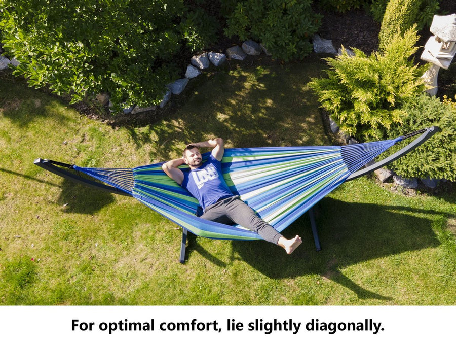 "Hangmat met standaard voor optimaal comfort, ga diagonaal liggen."