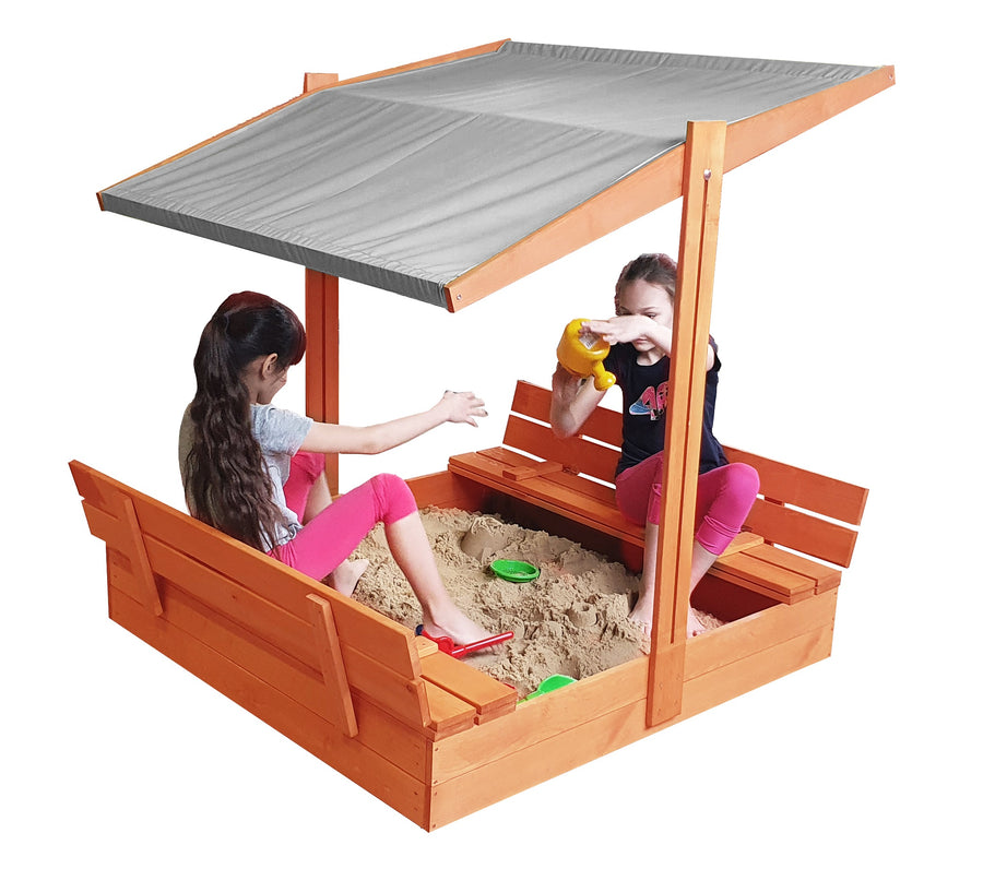 "Geïmpregneerde zandbak 140x140 met afsluitbaar grijs dak, banken en dekzeil, speelplezier voor kinderen."